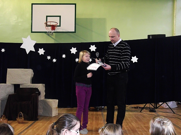 Szkoła Podstawowa nr 9 w Jastrzębiu-Zdroju - wręczenie nagród za konkursy